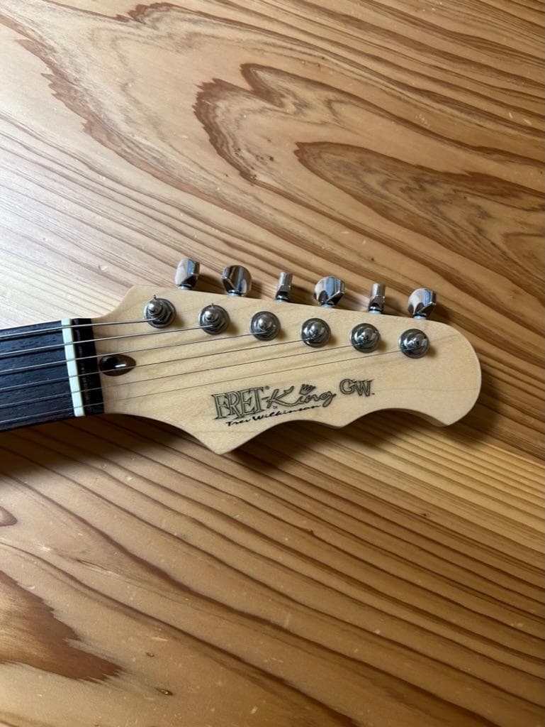 英国 Fret-King FKV6GW fender ギター ストラトキャスター