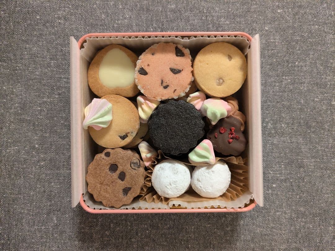 予約販売　バレンタインクッキー缶