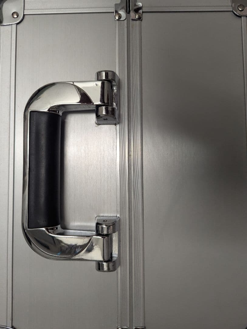 超非売品！タンカレー アルミ製キャリーケース