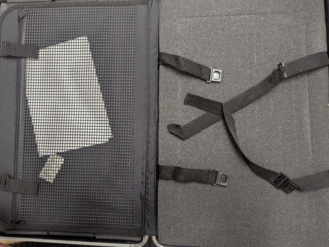 超非売品！タンカレー アルミ製キャリーケース