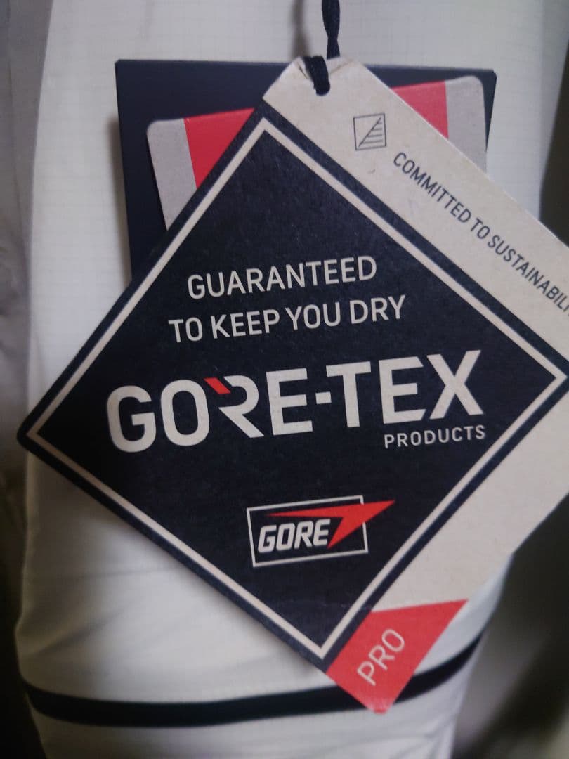 新品　Peak Performance Gore-Tex Proビブパンツ