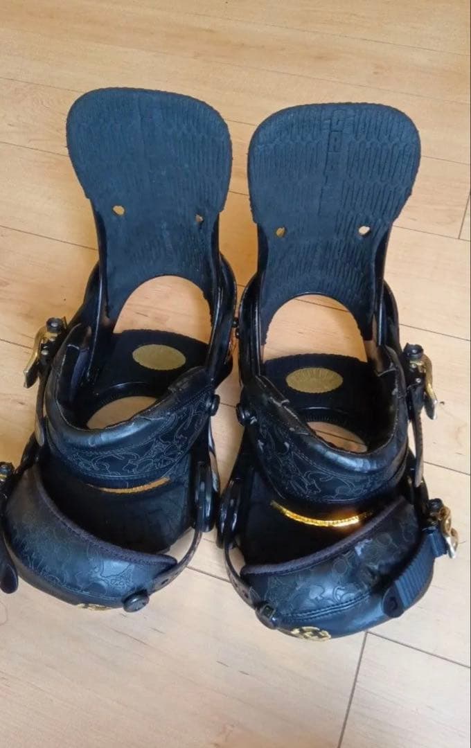 スノーボード ビンディング 黒 バックル式