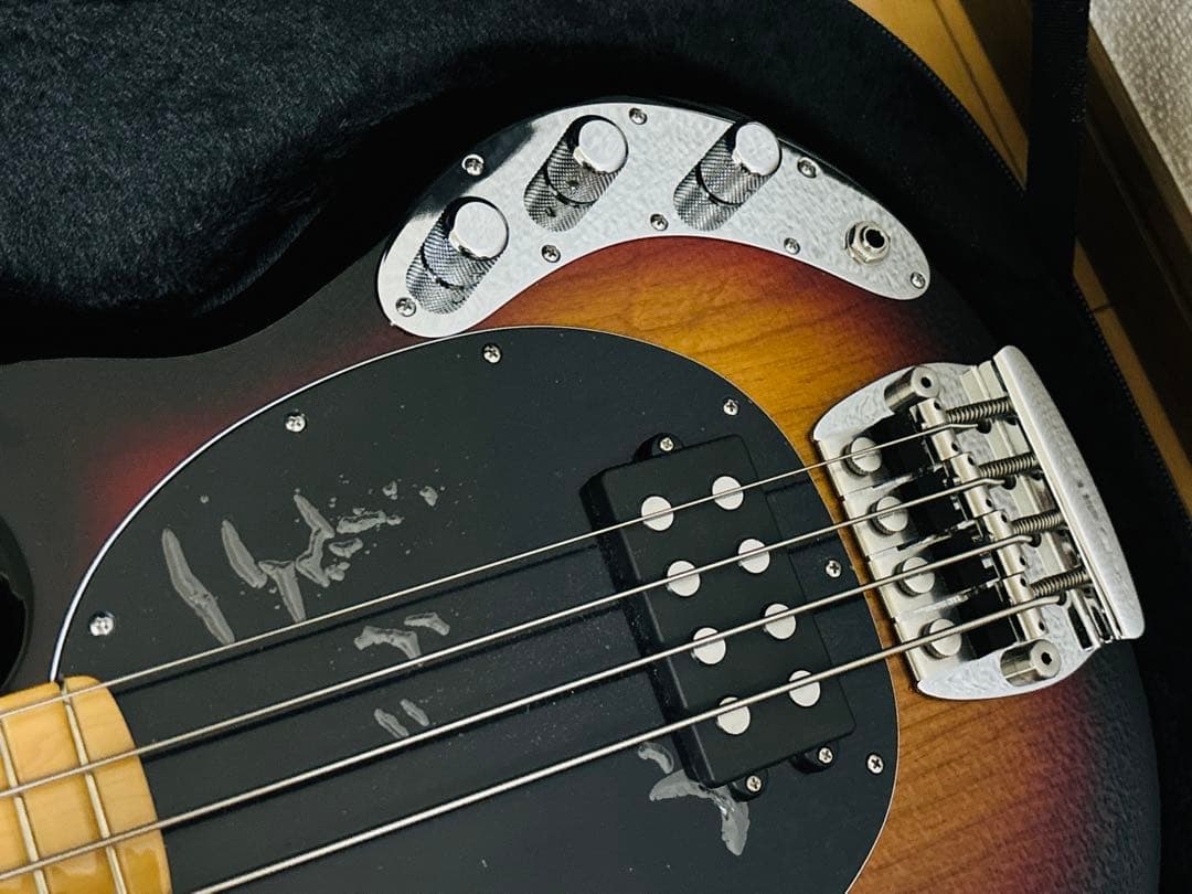ベース MUSIC MAN Retro 70s StingRay