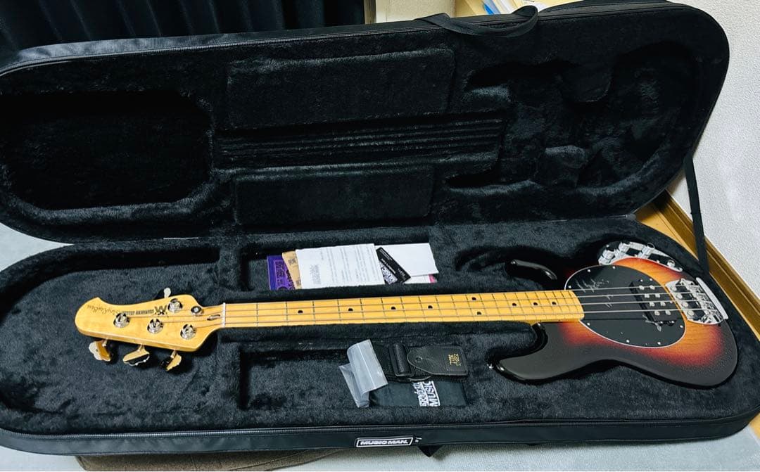 ベース MUSIC MAN Retro 70s StingRay