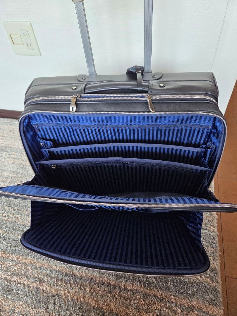 LEXUSレクサス ビジネスキャリーバッグ トロリーケース 黒レザー　鍵付き