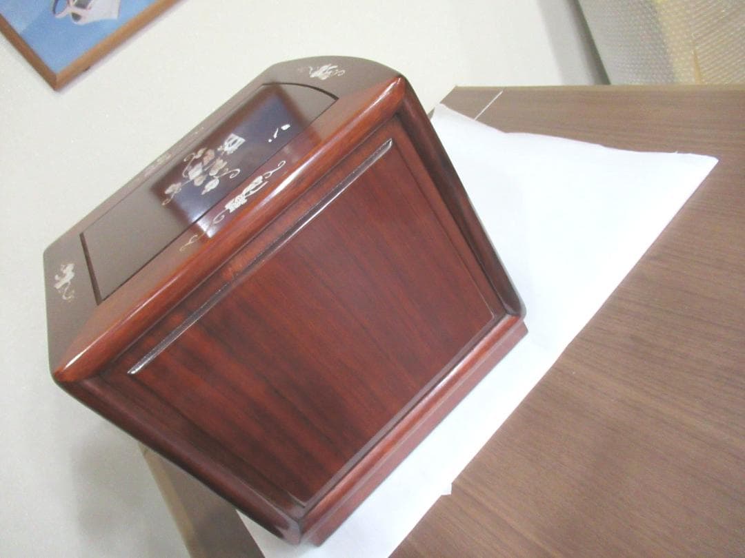 螺鈿家具 　螺鈿細工　 唐木 　花梨　葡萄柄　木製　３段　ミニ箪笥　小引出し
