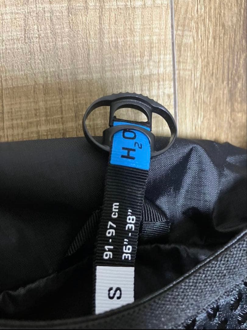 【新品　試着のみ】SALOMON ACTIVE SKIN 8 ブラック Sサイズ