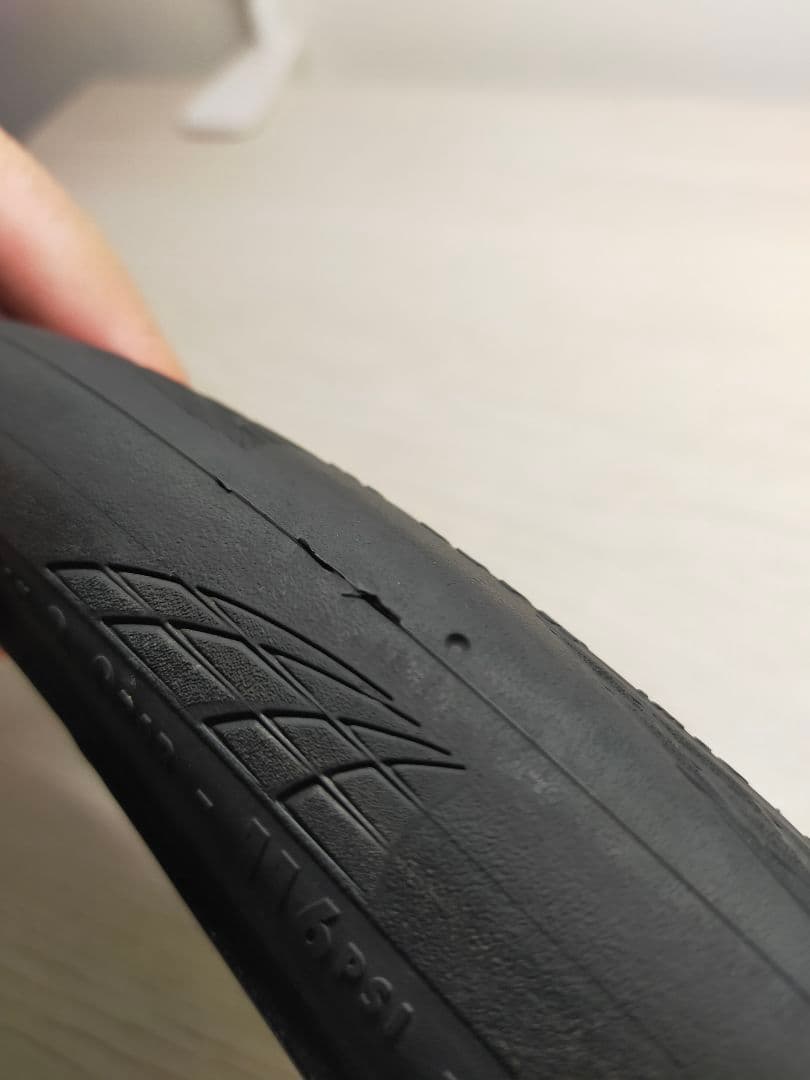 走行わずか　GP5000 700X28c クリンチャータイヤ