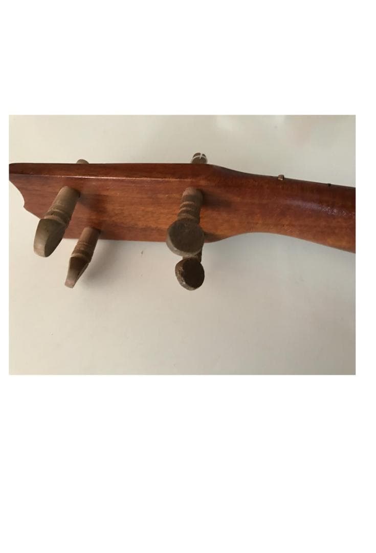 ハワイ初期の名品ウクレレ