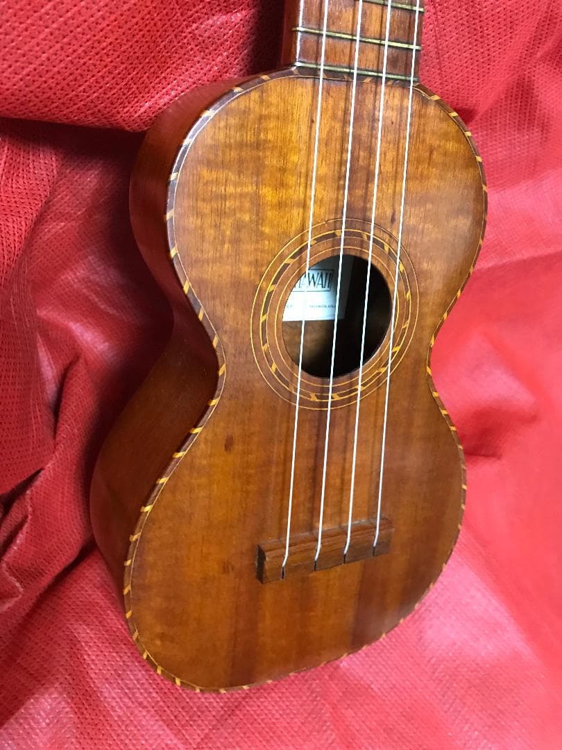 ハワイ初期の名品ウクレレ