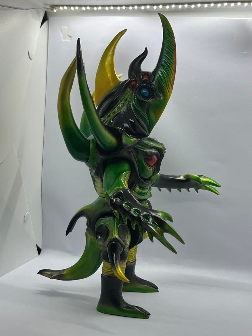 ヘラグラード・ジェードジョーカー　フィギュア　ソフビ