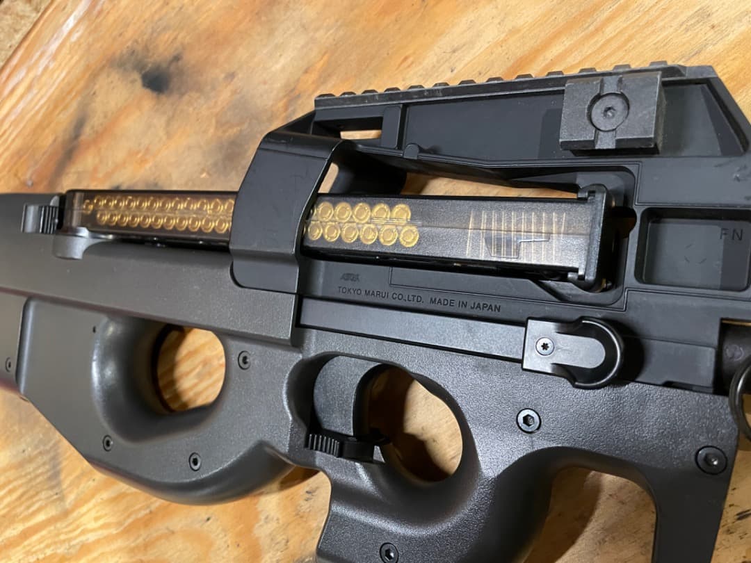 東京マルイ P-90 多弾装マガジン付き