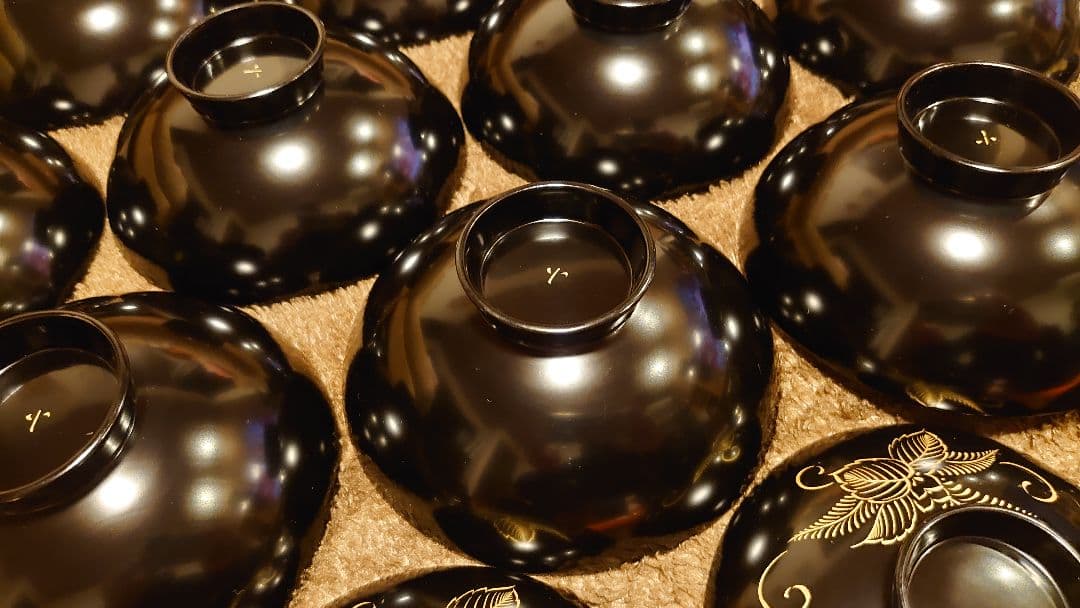 輪島塗　漆器　金蒔絵　蒔絵　沈金　蓋椀　華唐草　唐草　人間国宝　１０客