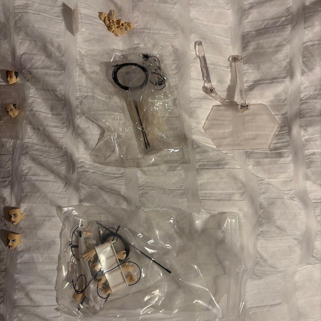 figma 進撃の巨人 フィギュア リヴァイ エレン 【箱無し】