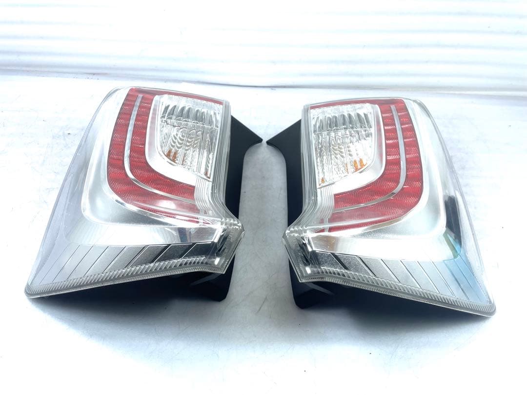 プリウス ZVW30/後期テールライト左右セット純正 STANLEY47-55