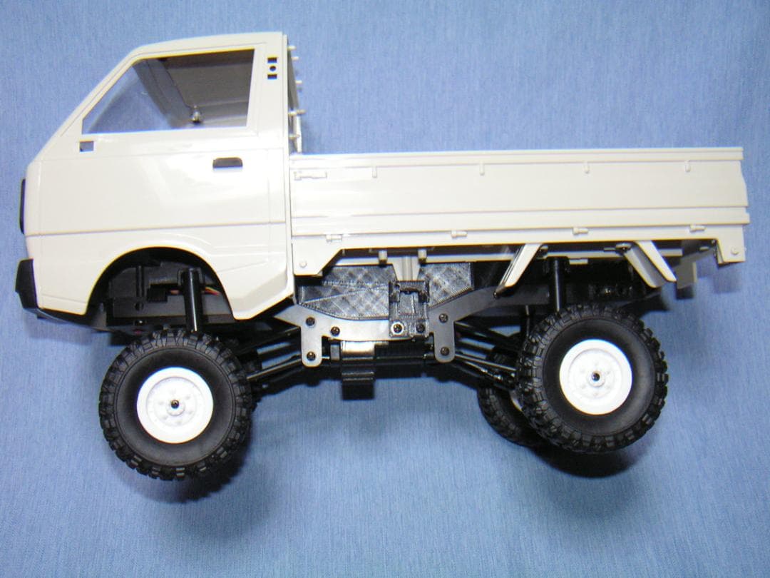 WPL D12 白 4WD化 (WPL JAPAN C14を使用)