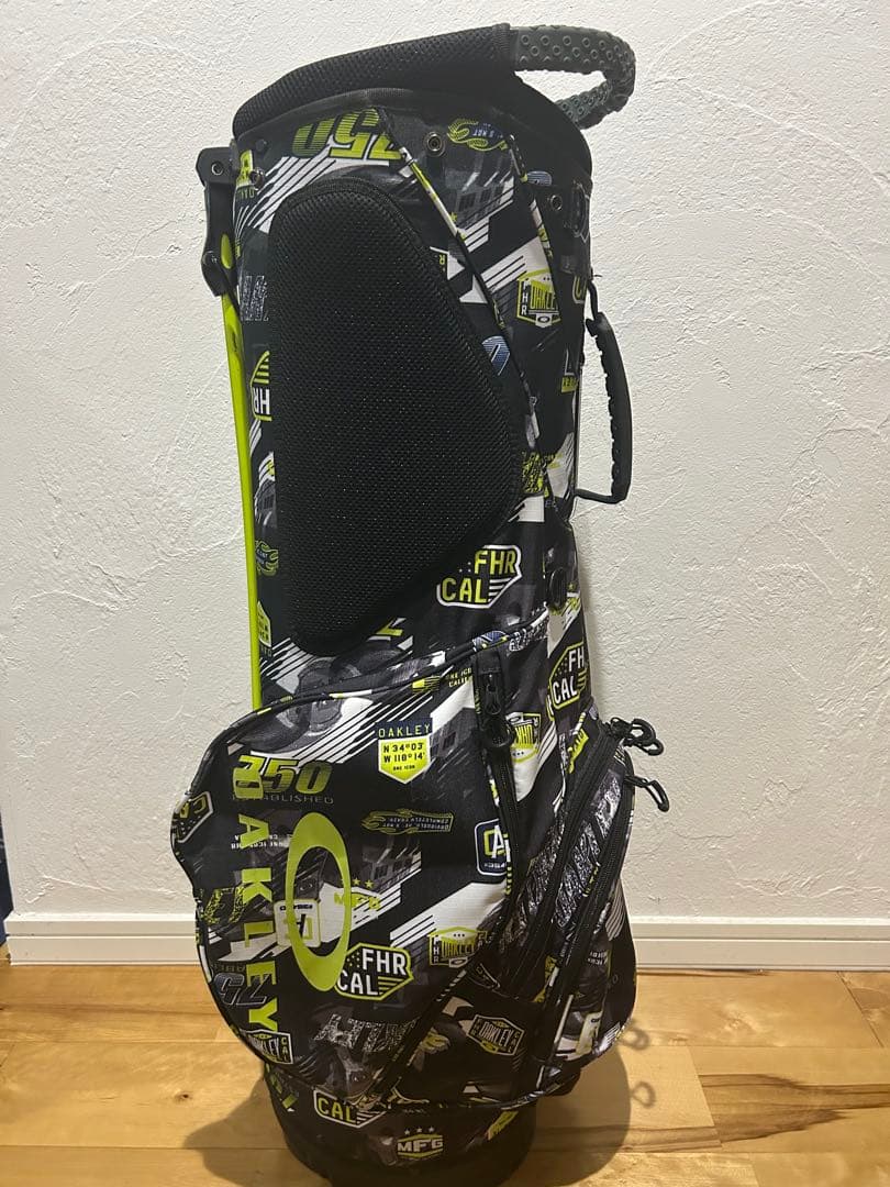 Y*様 OAKLEY スタンド型軽量キャディバッグ 黒/黄