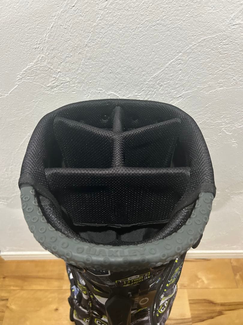 Y*様 OAKLEY スタンド型軽量キャディバッグ 黒/黄