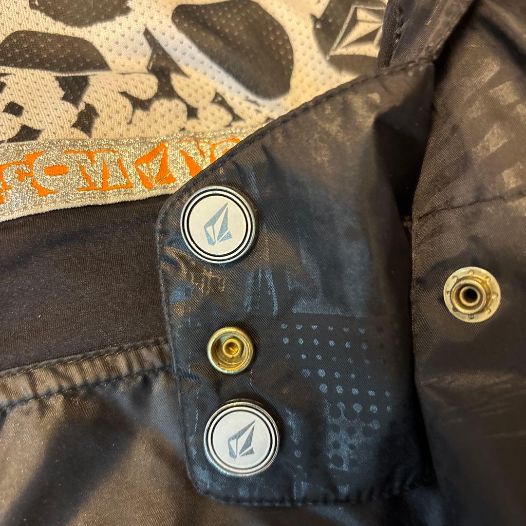 美品！ボルコムVolcom スノボウエア　Mサイズ