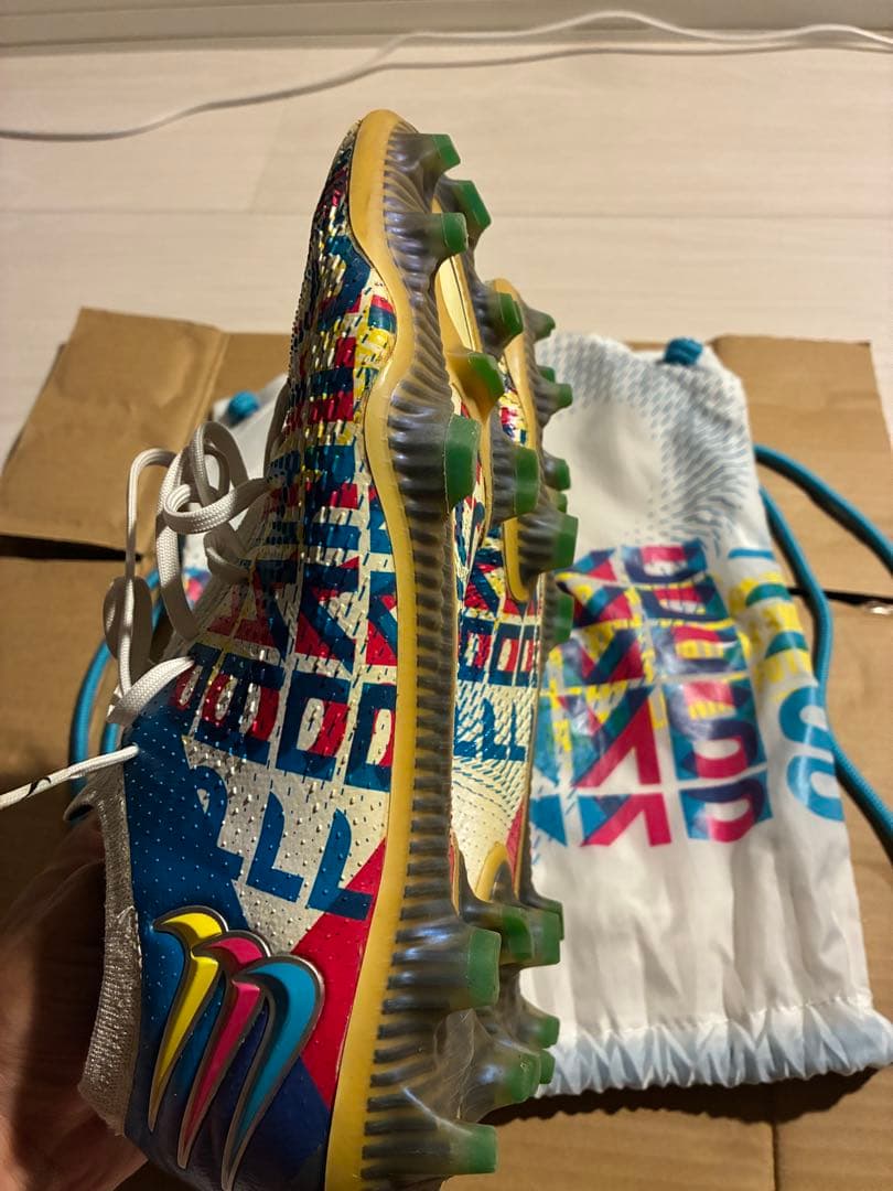 サッカーシューズ FG ホワイト/ブルー/レッド/イエロー