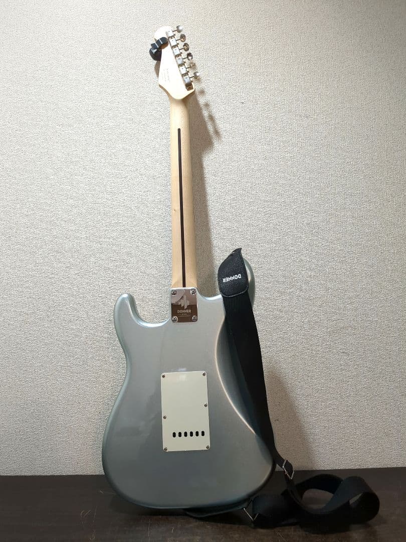Donner DST-152 エレキギター HSSピックアップ　M2219