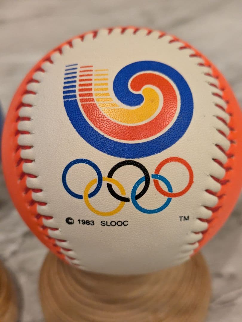 希少レア1988年ソウルオリンピック 記念ボール 台座付 ２個セット