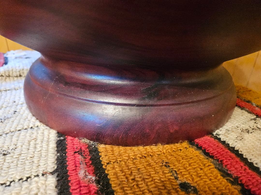 木の壺　深い紫色の丸型広口容器