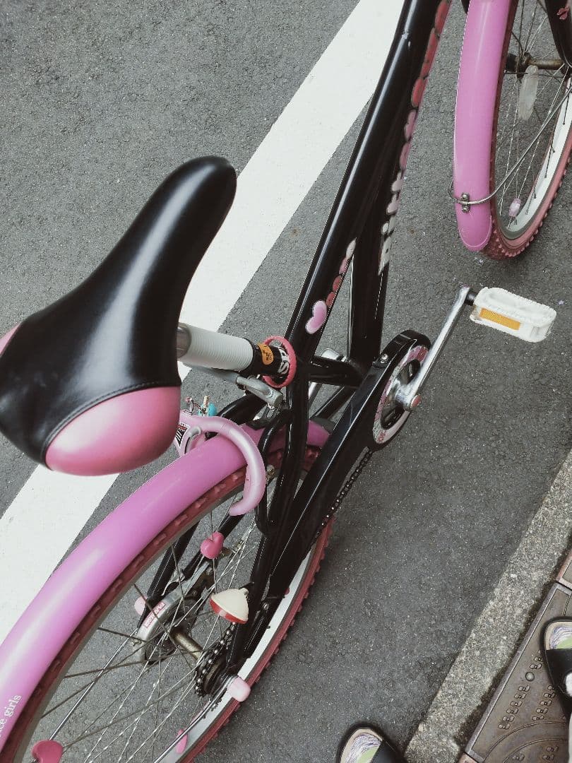 子供用自転車 黒とピンク バスケット付き タイヤサイズ24インチ