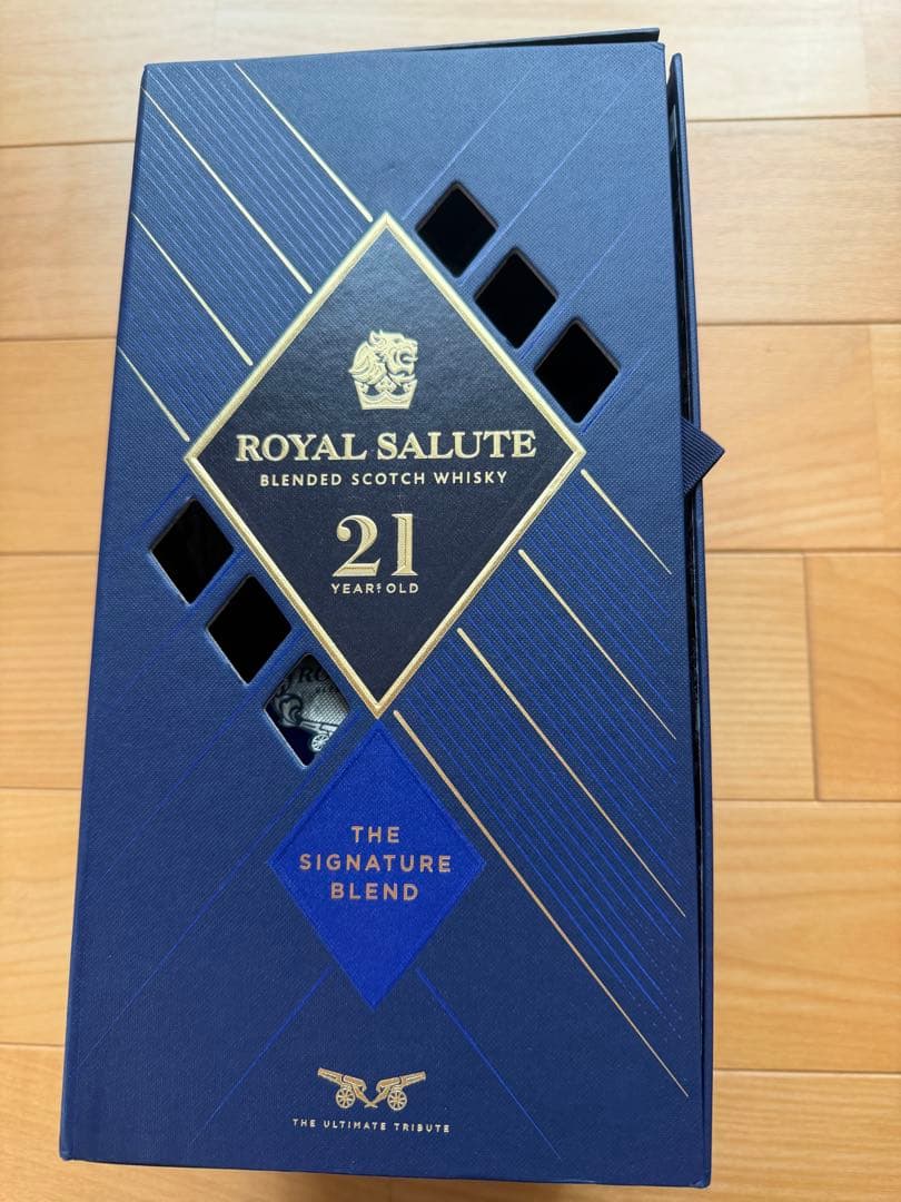 ウイスキー  SALUTE( BLENDED SCOTCH WHISKY)