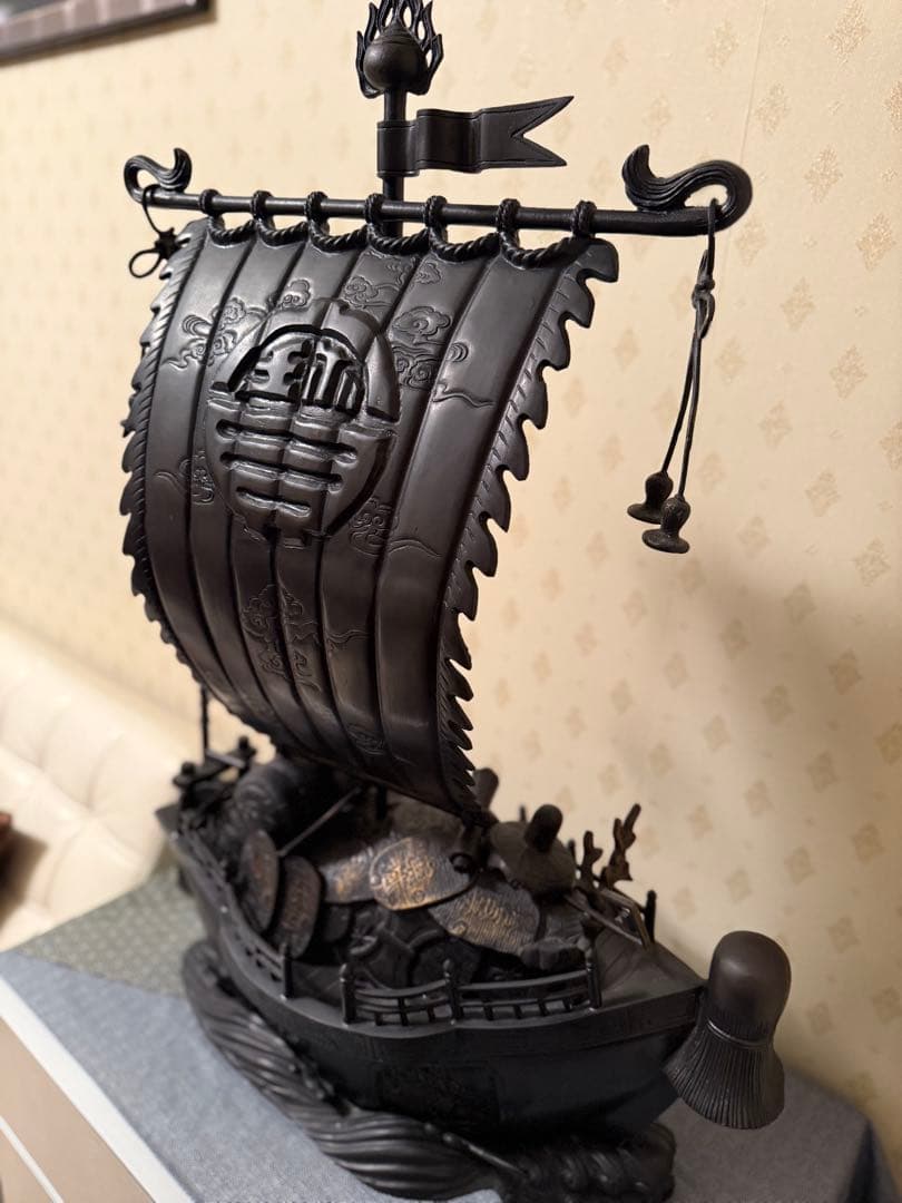 江戸時代　金属製船の彫刻 黒色 伝統的デザイン