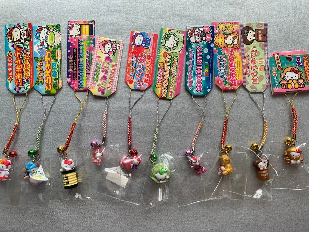 ご当地キティ　根付け40点まとめ売り