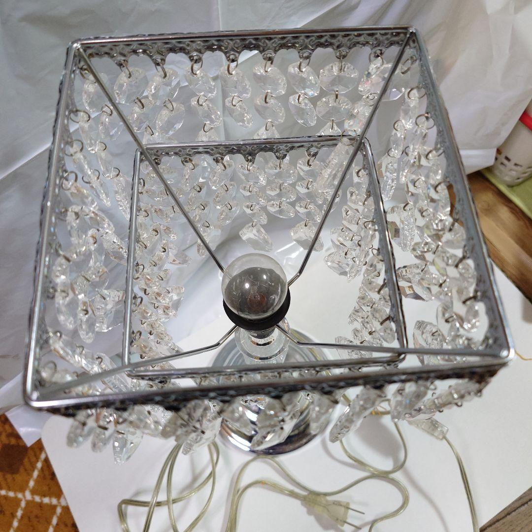 シャンデリア クリスタルビーズ装飾のシルバーランプ