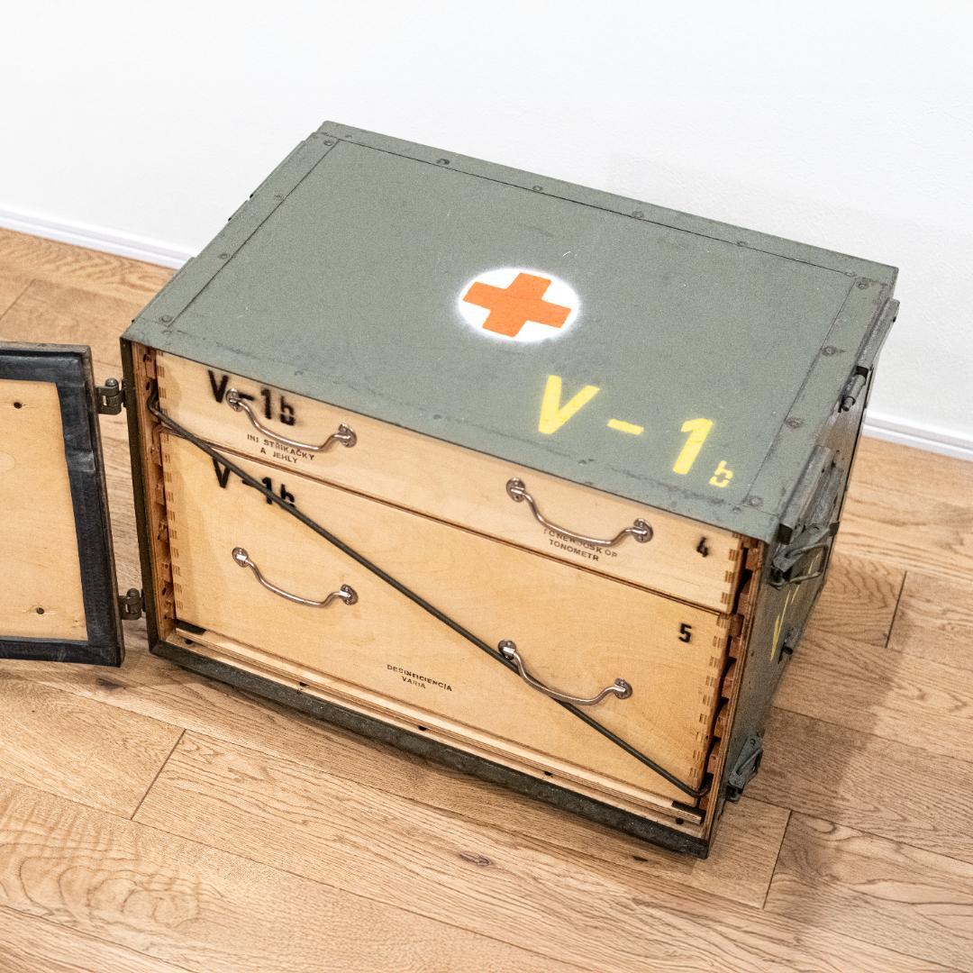 【限定セール】旧チェコ軍 V-1b 木製メディカルボックス＋AMMO BOX4個