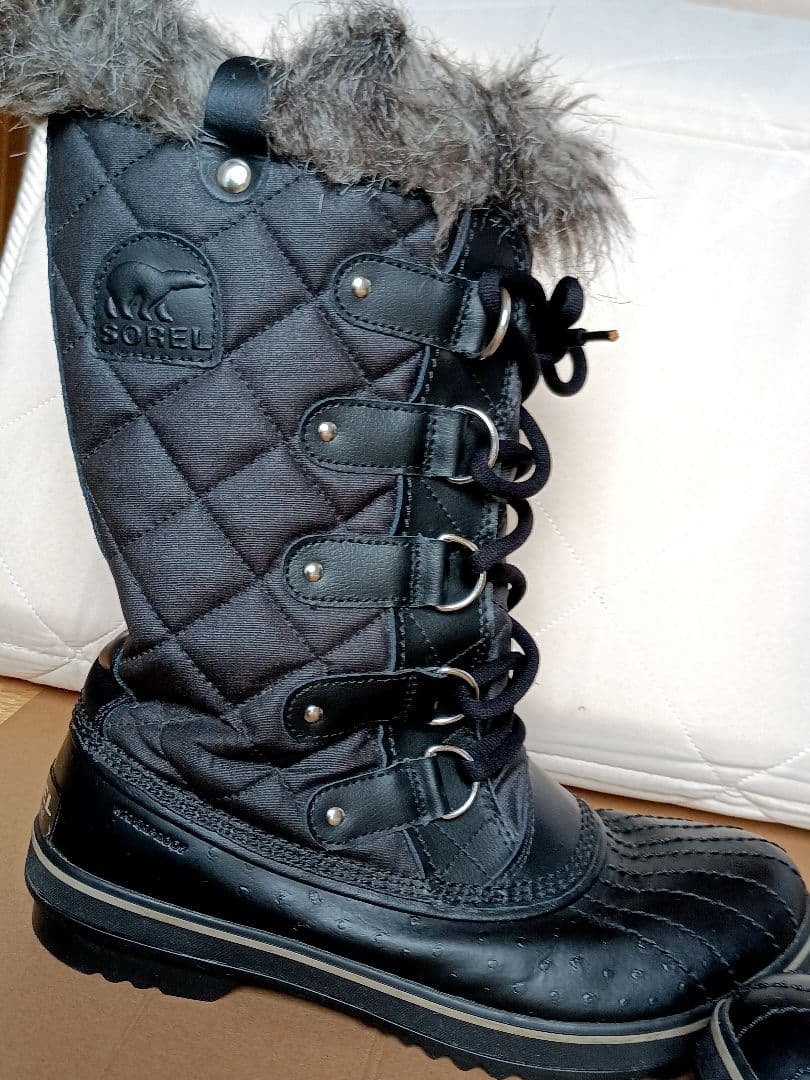 SOREL 防水ファー付きウィンターブーツ（実際のサイズ小さめです）