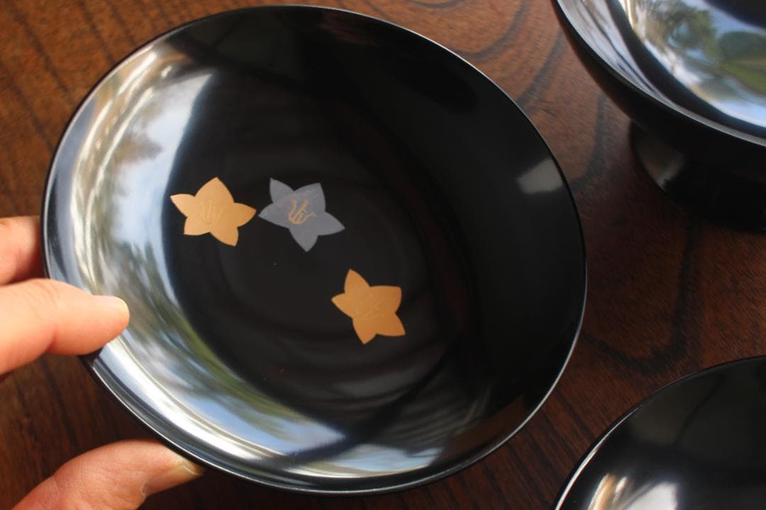 上質黒漆に極上蘭蒔絵の映える大椀2点（検輪島塗蒔絵椀雑煮椀煮物椀