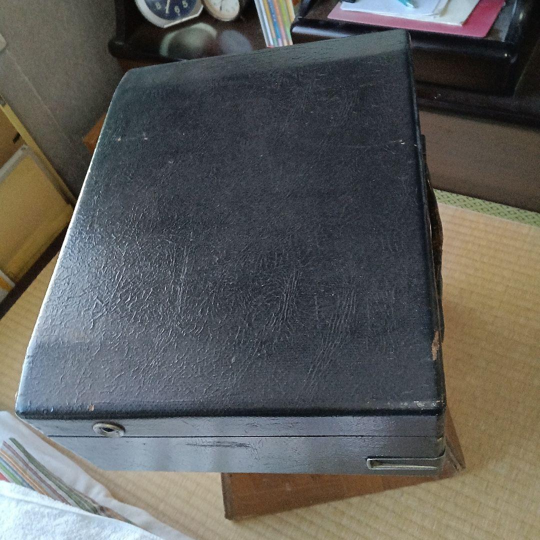 レトロなコロンビアの卓上蓄音機です。