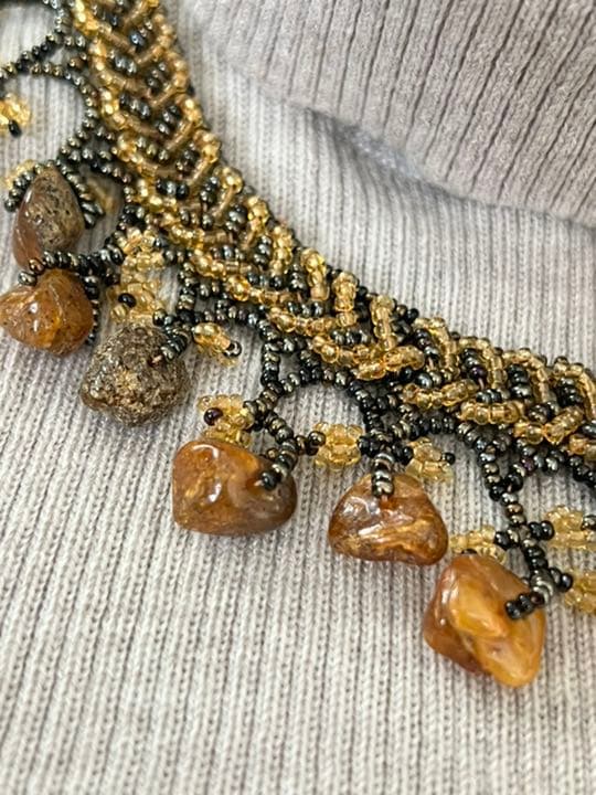 ロシア王朝時代風、琥珀とビーズの編み込みネックレス(チョーカー)