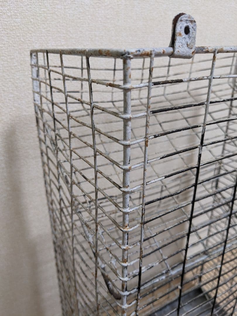 シャビー　昭和レトロ　金属製ワイヤーラック　使い方はあなた次第