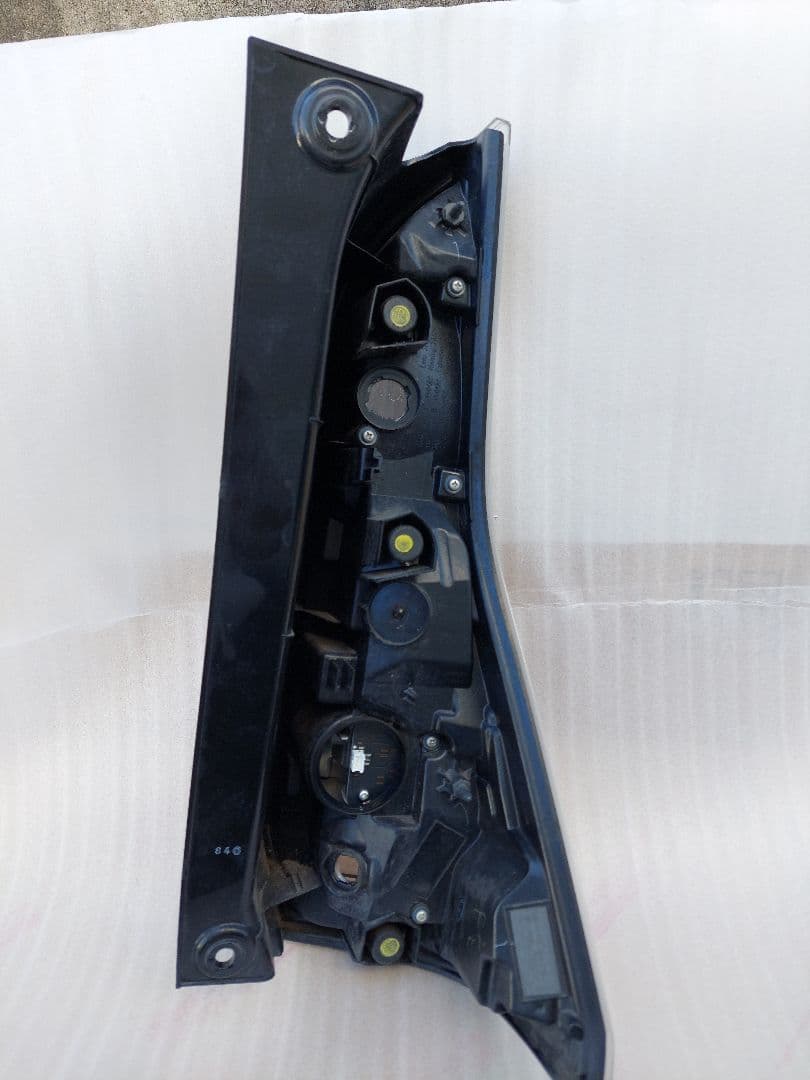 C27 セレナ 純正 LED テールライト左 KOITO 220-23766