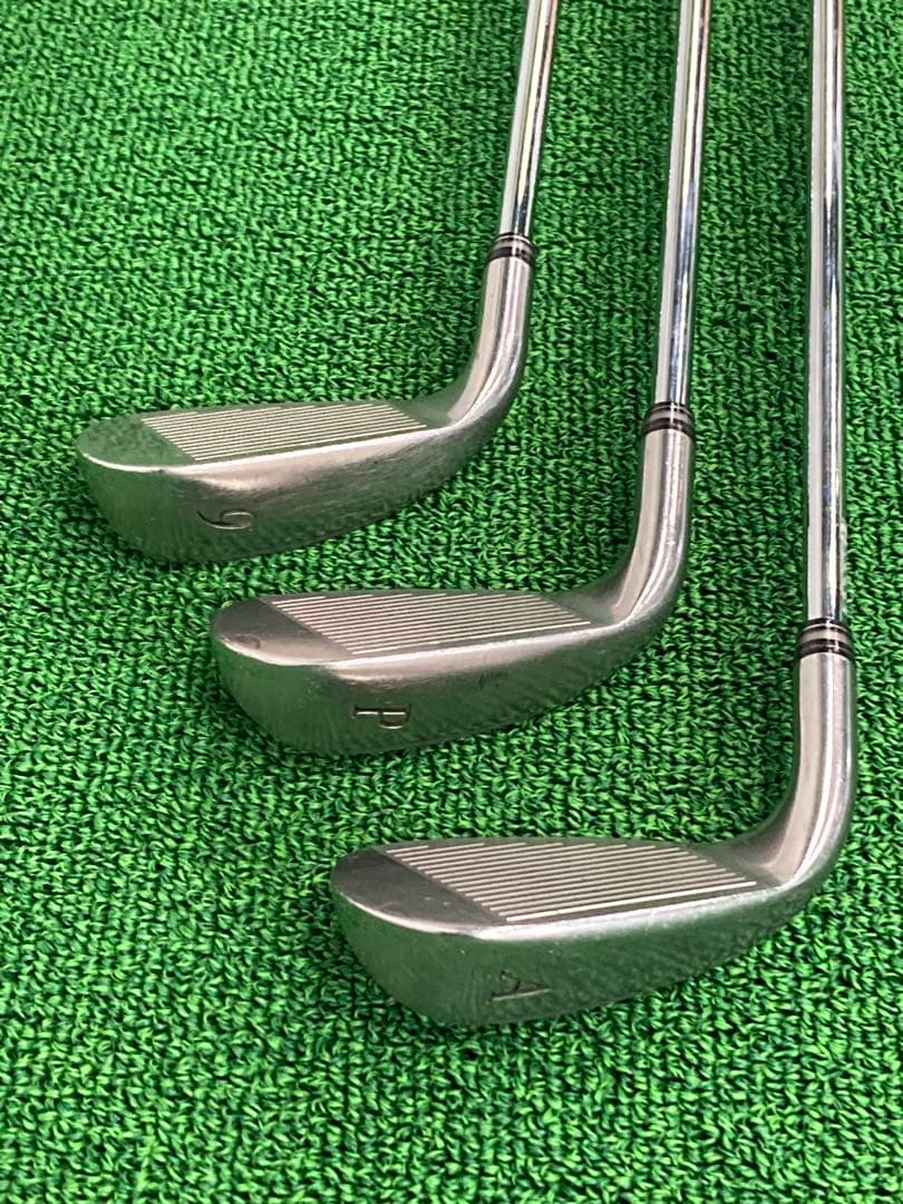 ゼクシオクロスアイアン　8本セット　スチールR