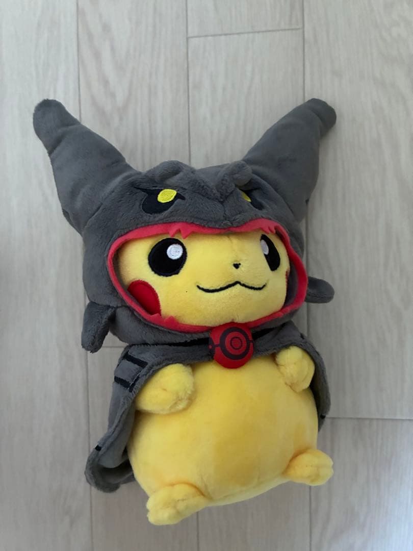 レックウザ、黒いレックウザ、メガレックウザのポンチョを着たピカチュウ　ぬいぐるみ