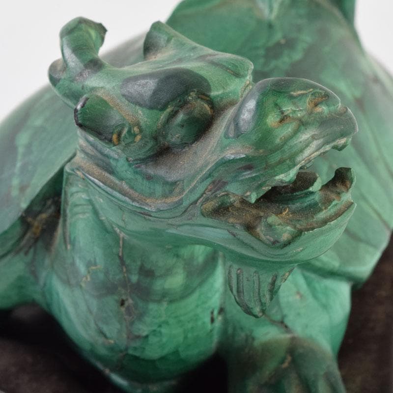 中国　玉石孔雀石マラカイト彫刻　神獣　置物　約896g　唐木台付　V　9009