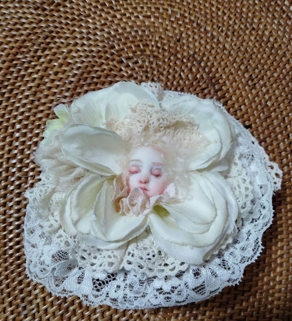 清水真理　人形　ブローチ