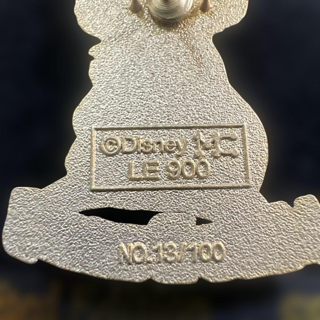 Disney Miss Bunny 限定ピンバッジ