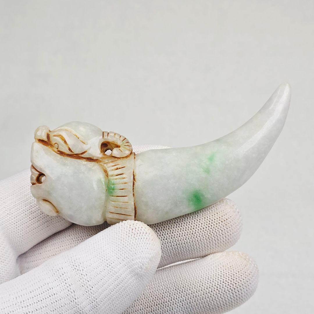 古美術 翡翠 氷糯 辣緑 手彫 龍頭紋 獣牙形 根付 玉佩 玉衝牙 お守り 美品