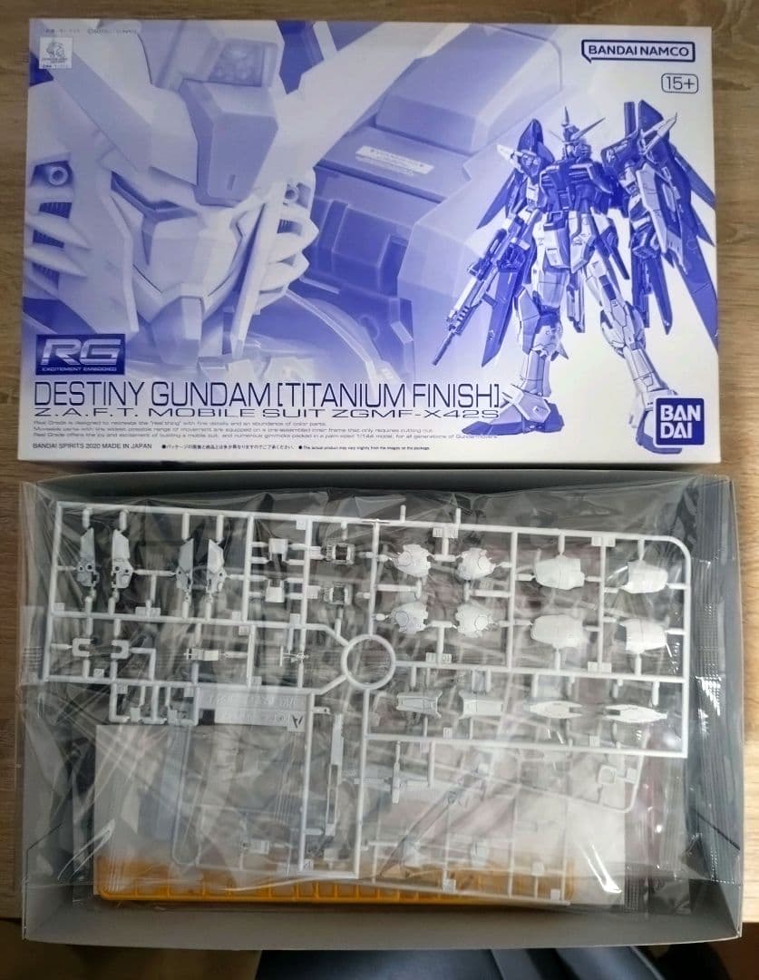 シ*ン様 RG デスティニーガンダム チタニウムフィニッシュ＋光の翼セット