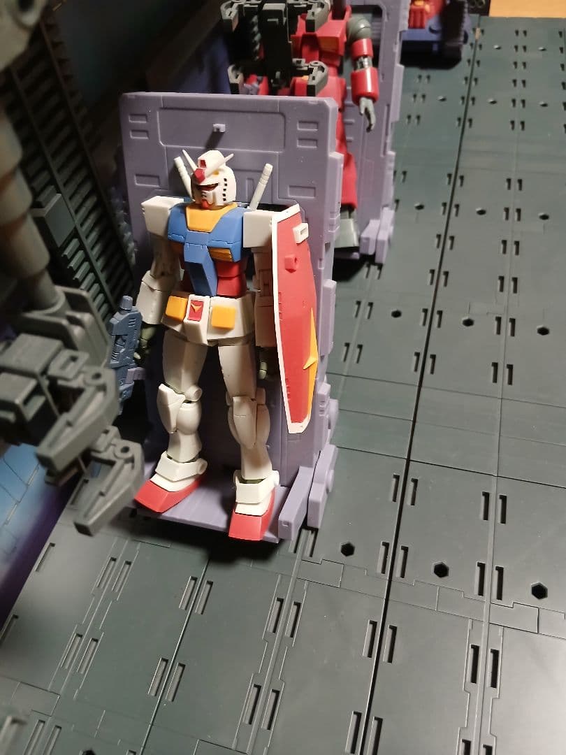 ロボット魂　ジオラマ　ガンダム フィギュア 1/144 スケール