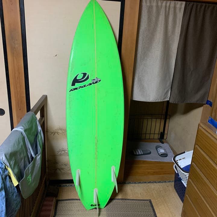 リックランドサーフボードです。リッターは25前後だと思います！