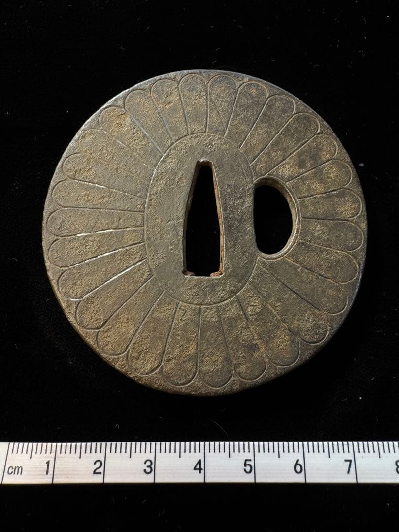 無銘 鉄地鐔 菊図 鍔 拵 日本刀 刀装具 骨董 古美術 江戸時代