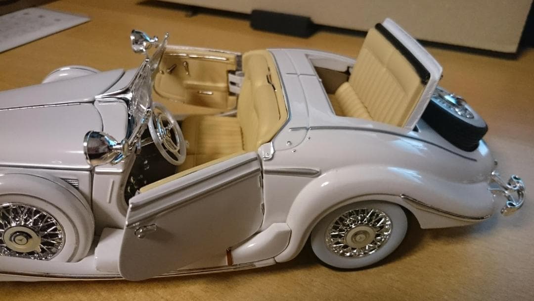 1/18 メルセデスベンツ500K 白 Specialroadster1936